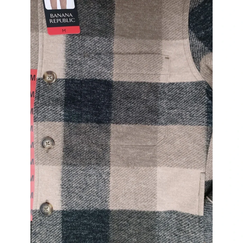 Banana Republic Men's Plaid Shirt Jacket In A Tan and Black Color Scheme. Size M